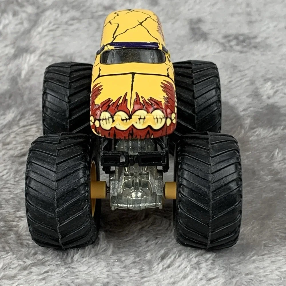 Hot Wheels Monster Trucks lot of 2 Trucks 1:64 Zombie & Wild Thang Preowned